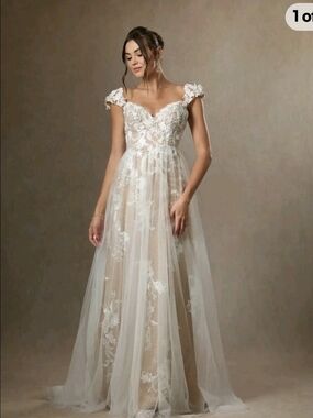Azazie Moonstone Off-Shoulder Lace A-Line Gown in Ivory and Nude Size 8 Nwt